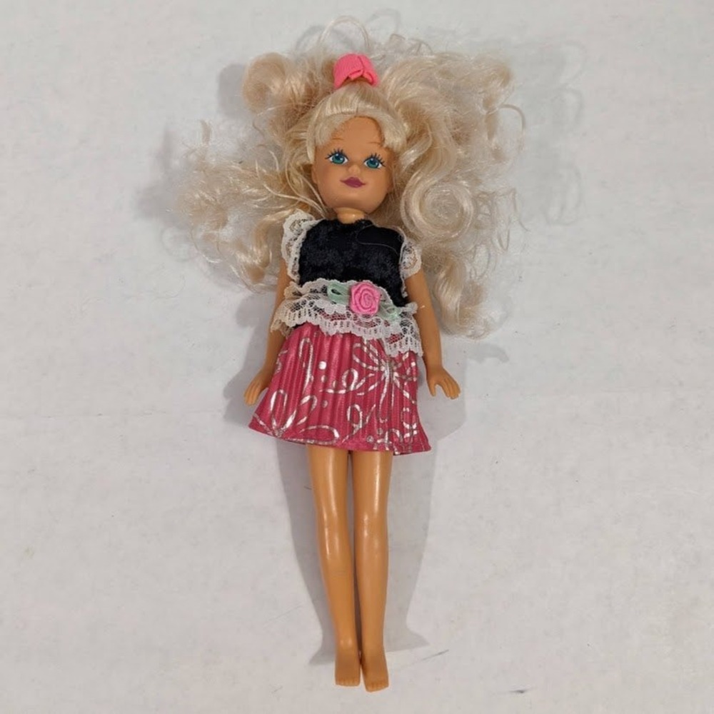 Vtg 1992 Kid Kore Katie Doll Blonde Curly Hair Pink Silver Dress 7.5"